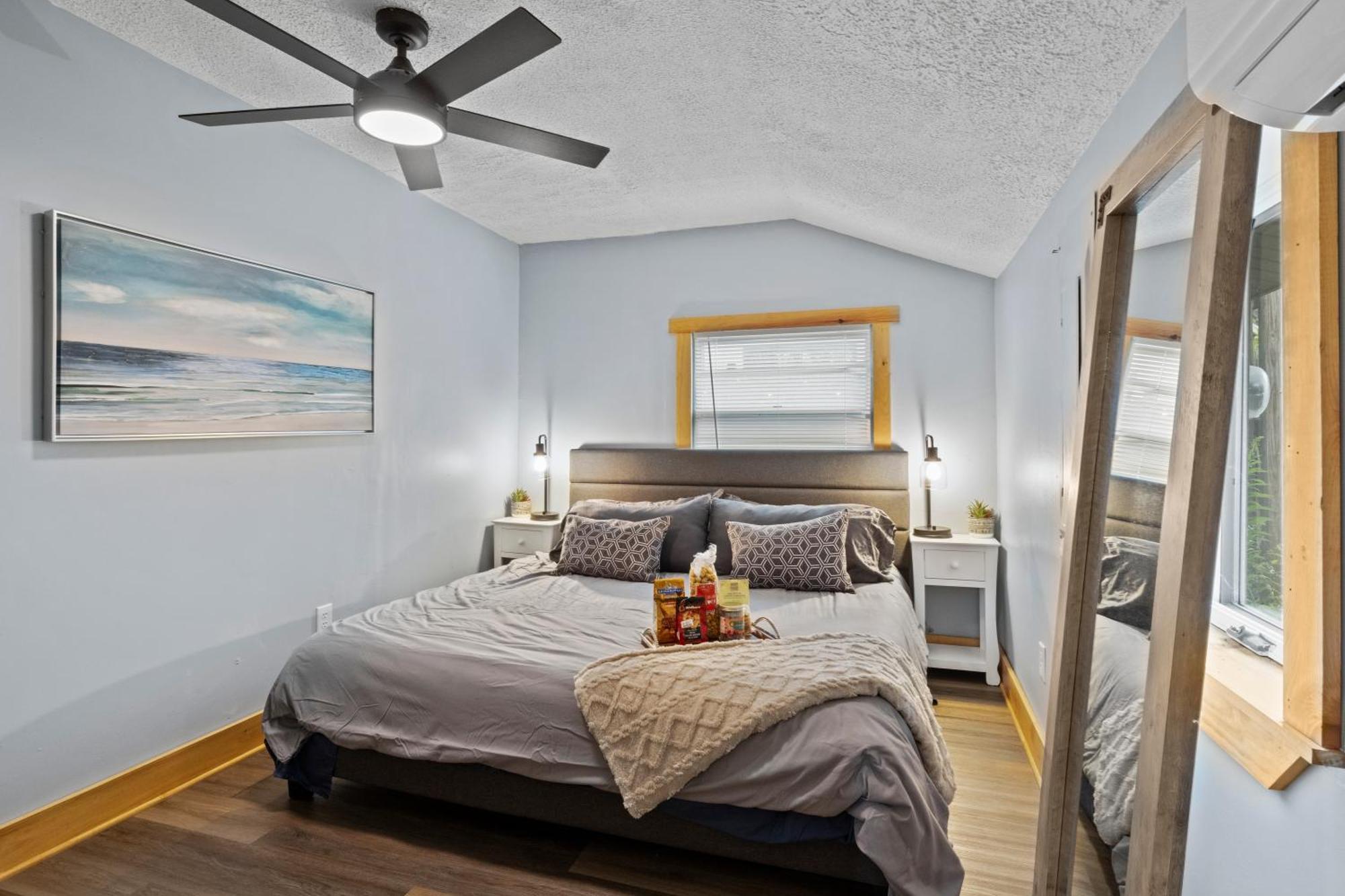 Cozy Home W/ King Bed & Lake Access キャナンデーグア エクステリア 写真